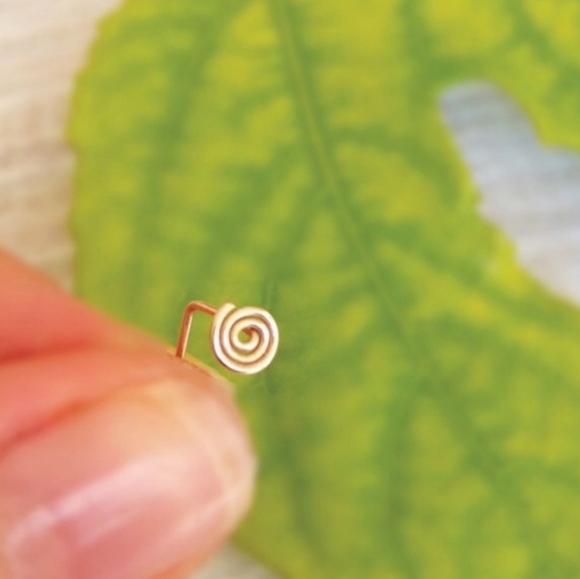 LAST 1** Spiral Boho Rose Gold Nose-ring L-shape - Picture 3 of 4